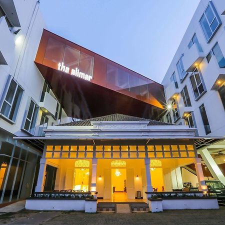 Alimar Hotel Malang Exterior photo