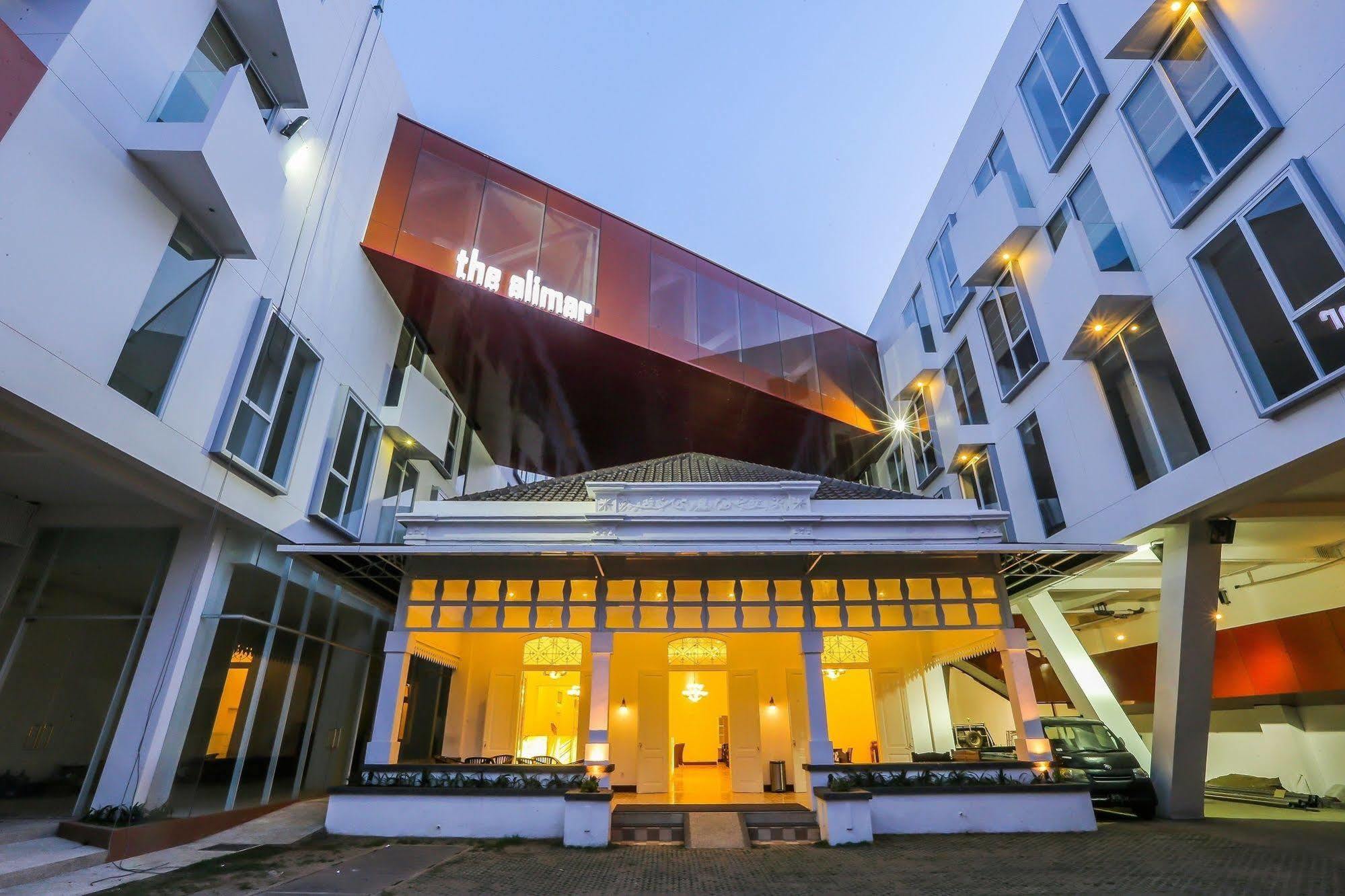 Alimar Hotel Malang Exterior photo