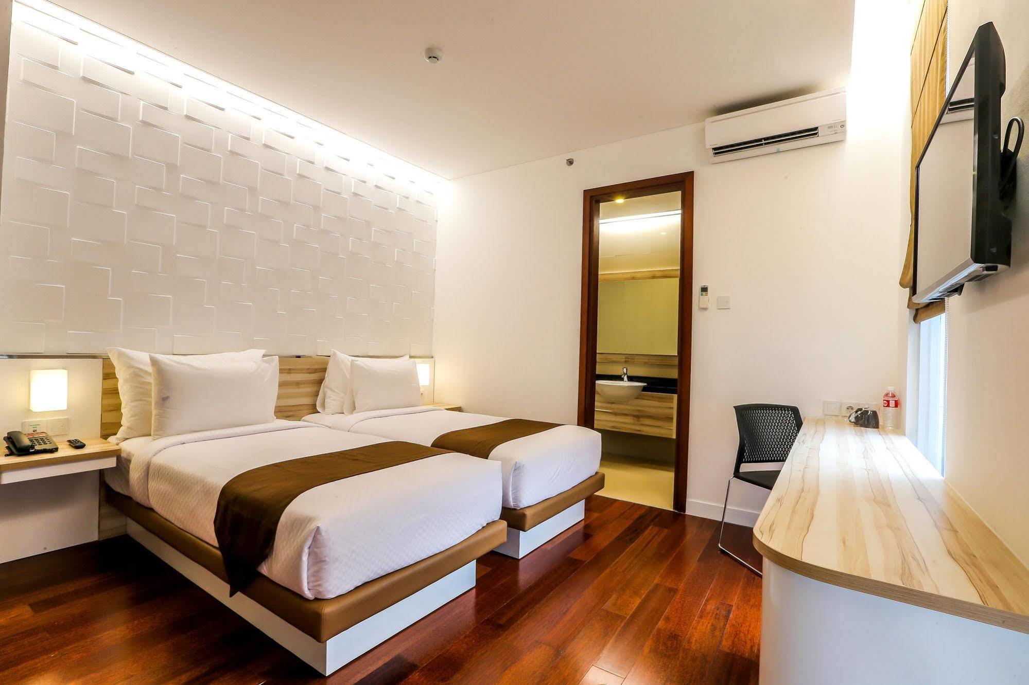 Alimar Hotel Malang Exterior photo