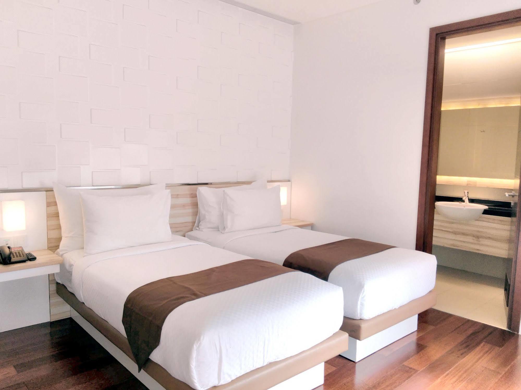 Alimar Hotel Malang Exterior photo