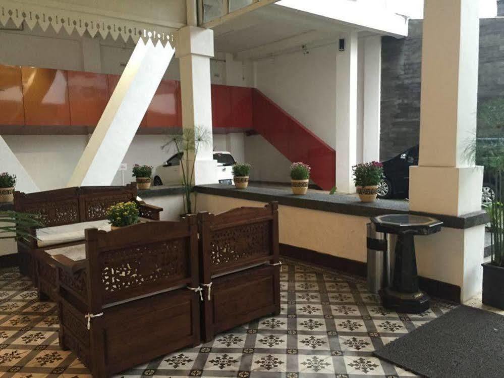 Alimar Hotel Malang Exterior photo